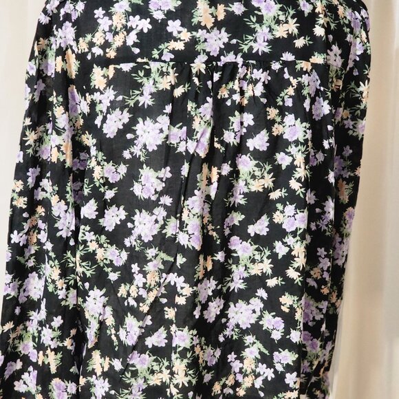 NWT- Floral Blouse - Picture 3 of 4